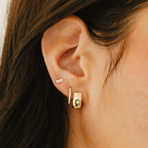 Yellow Gold-3^Diamond Huggie Earrings: DRD Medium Single Huggie in Yellow Gold